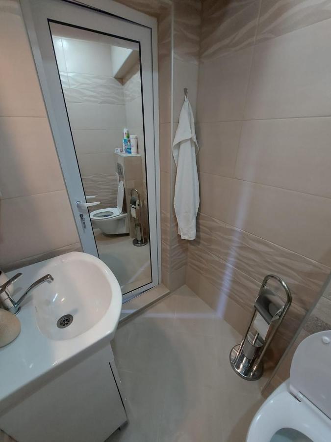 божур Apartment *