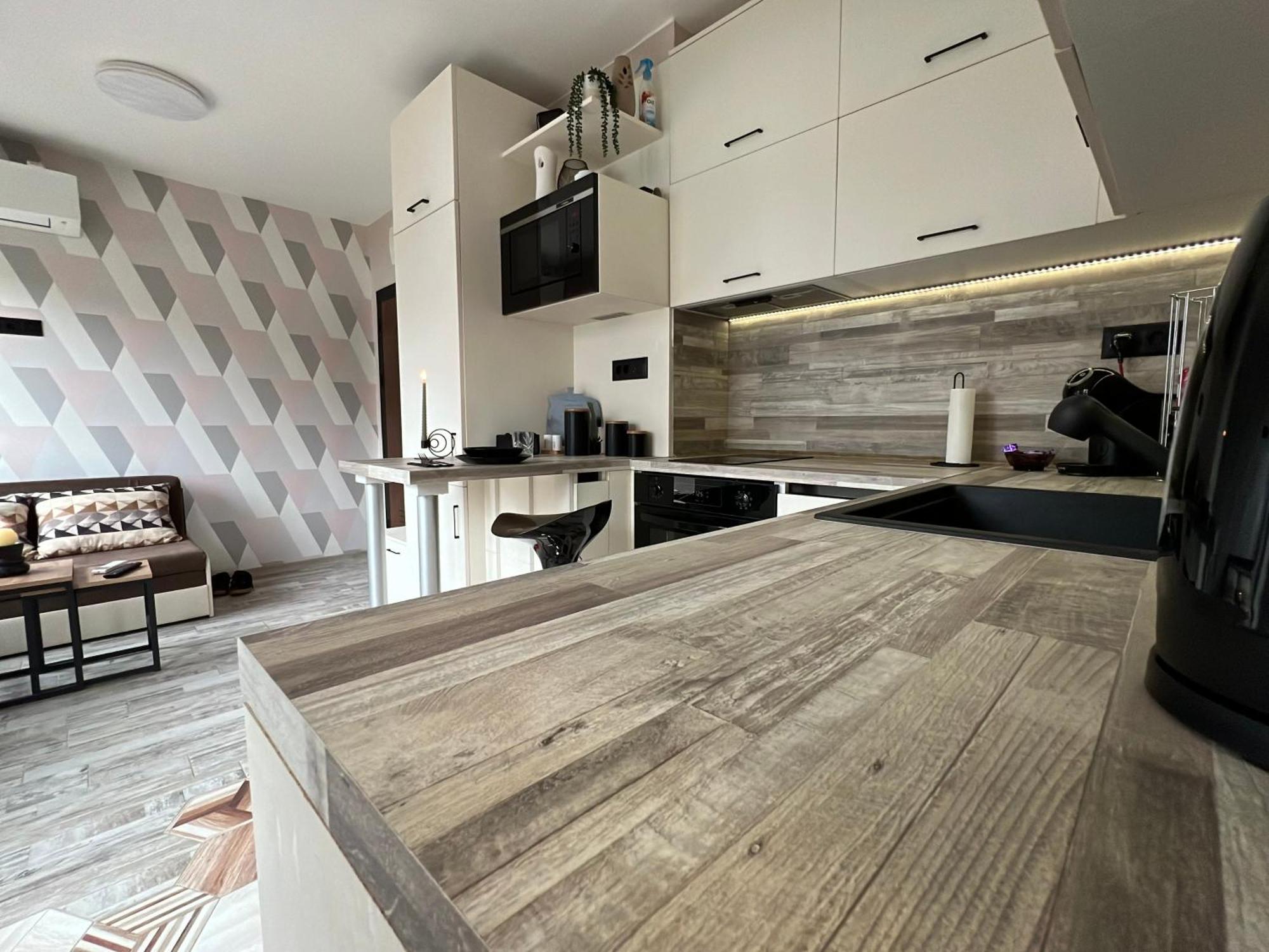 Apartment божур