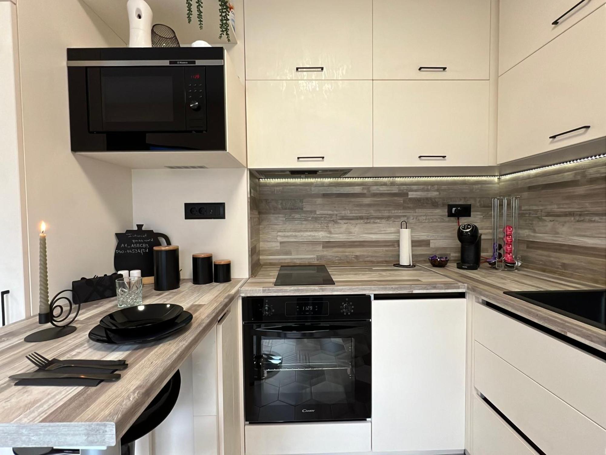 божур Apartment *
